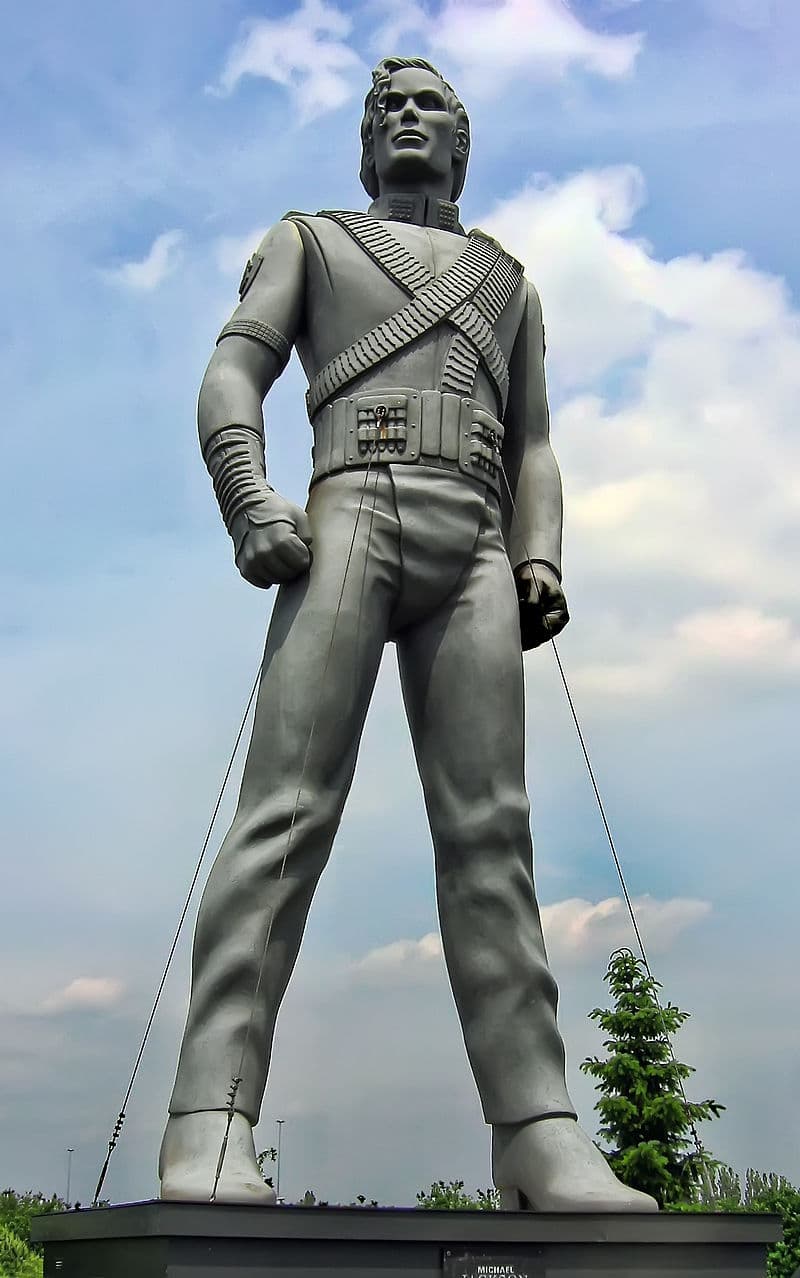 Michael_Jackson_sculpture