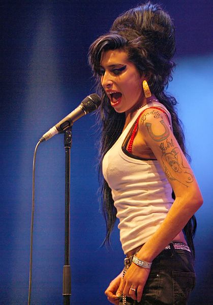 Ontslaving: Amy Winehouse: hoe de fles de ondergang werd van Brits popicoon