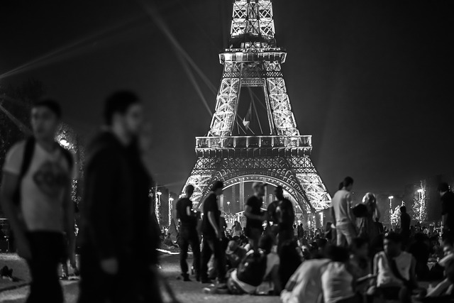 Alsem of Vergif zit in de dosis: Parijse nacht is gauw voorbij_foto eifeltoren